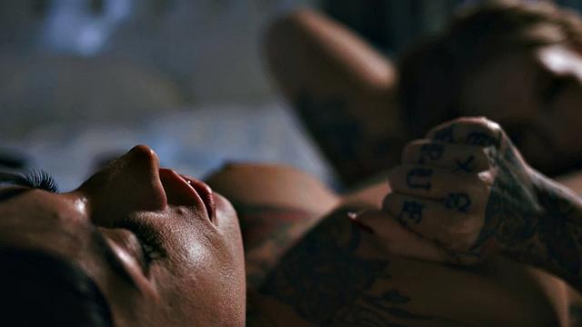 Lez inked bigtits babe in 69 scissoring with smalltits GF