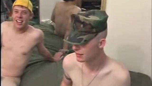 Брутальный моряк жёстко трахает дерзкого скейтера