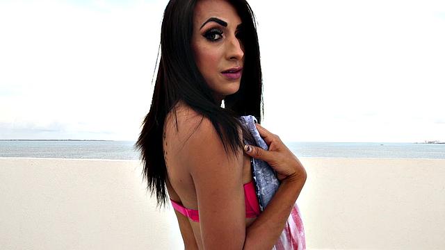 Aylen Navarro - Salute that Booty