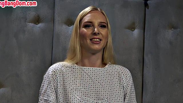 покорная на бдсм вечеринке: жесткий гэнгбанг, фистинг и плеть