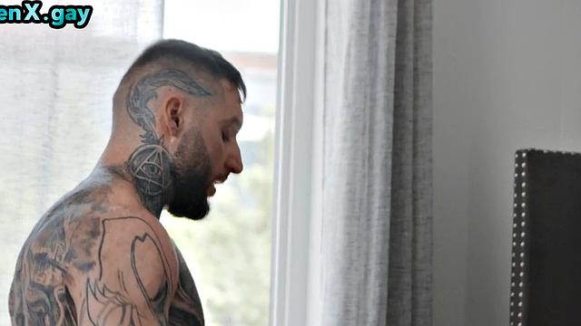 Muscular stud barebacks inked boyfriend in passionate affair