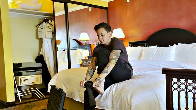 21yo Transboy kisses n cuddles babe in amateur softcore