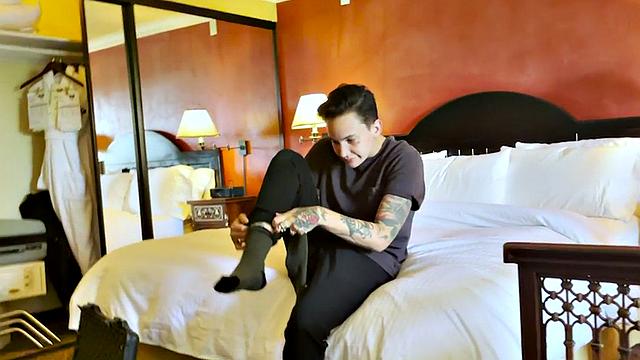 21yo Transboy kisses n cuddles babe in amateur softcore