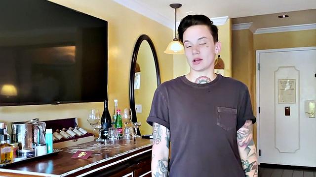 21yo Transboy kisses n cuddles babe in amateur softcore