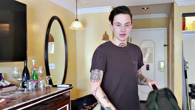 21yo Transboy kisses n cuddles babe in amateur softcore