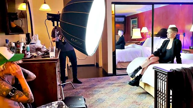 21yo Transboy kisses n cuddles babe in amateur softcore