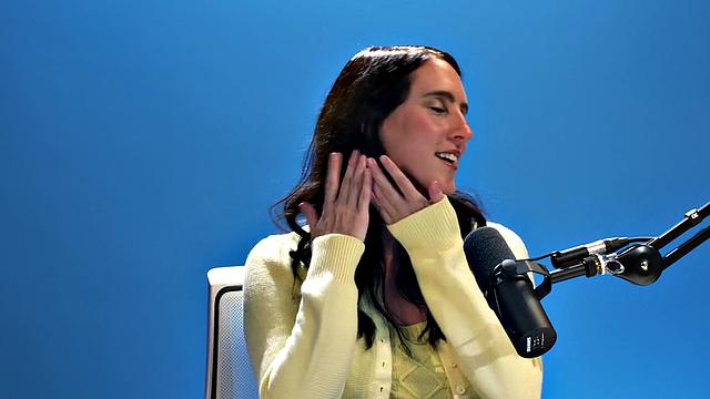 Solo babe enjoys masturbation after casting