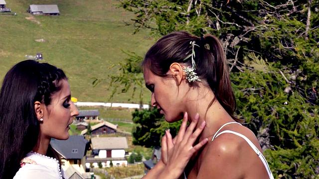 Lesbian Intermezzo In Sunshine