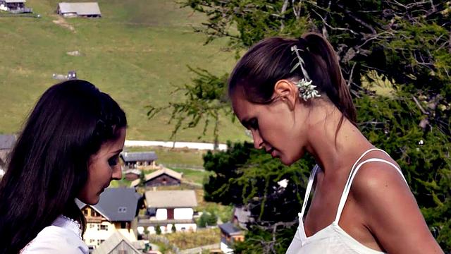 Lesbian Intermezzo In Sunshine