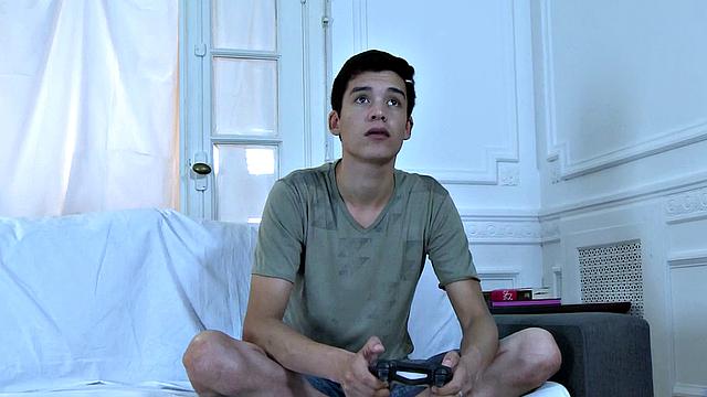 Barebacking DILF fucks Latin twink at home after sport