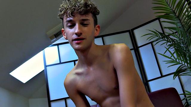 Amateur Euro stud deepthroating and riding for cash