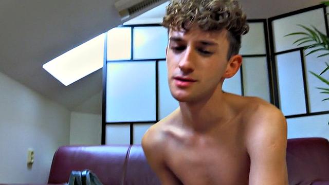 Amateur Euro stud deepthroating and riding for cash