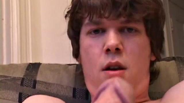 мэттью дрочат и он щедро кончает