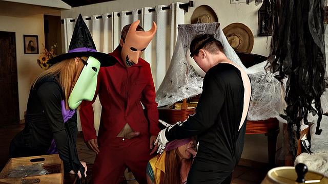 Мачеха София Локке не устояла перед шалостями троих пасынков на Хэллоуин