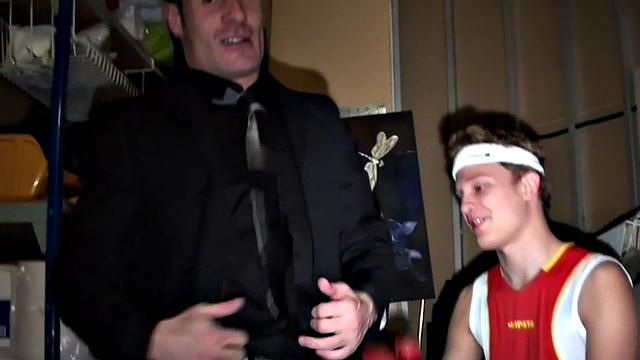 Amateur boxer fucks judge in basement after round