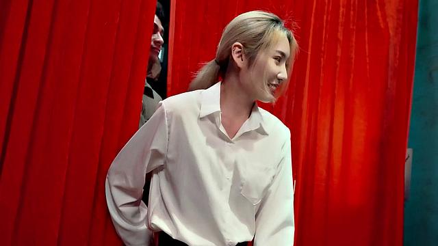 Li Zhiyan is the dealer who gets at work