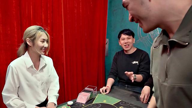 Li Zhiyan is the dealer who gets at work
