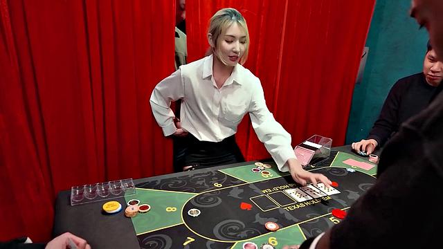 Li Zhiyan is the dealer who gets at work