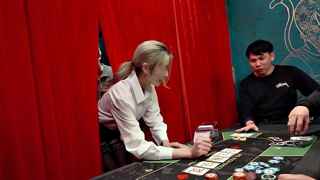 Li Zhiyan is the dealer who gets at work