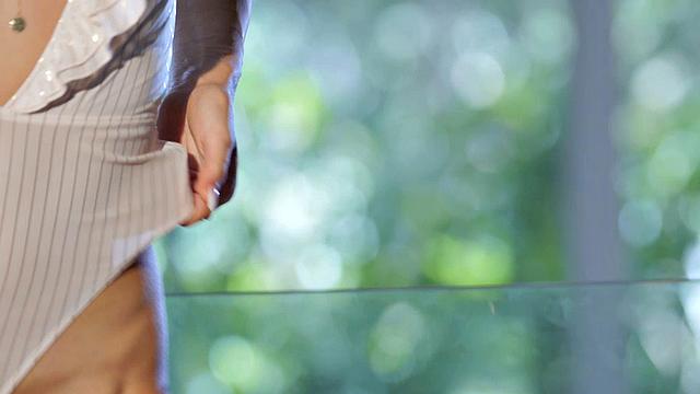 Emma Hix Spreads Pussy