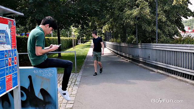 Латиносы Лукас Дрейк и Роман Капеллини трахаются без презерватива по-гейски.