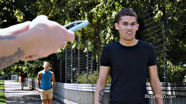 Латиносы Лукас Дрейк и Роман Капеллини трахаются без презерватива по-гейски.