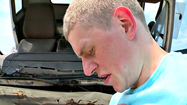 Black bottom fucked in doggystyle outdoors by white top