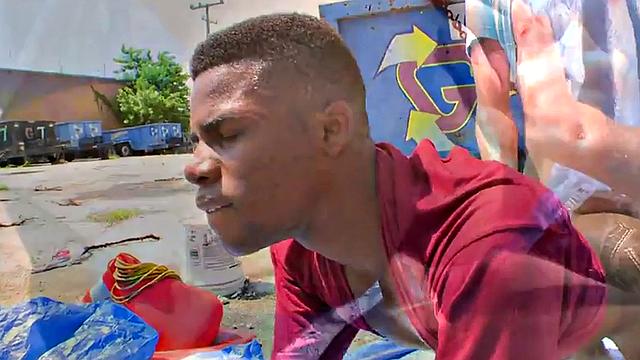 Black bottom fucked in doggystyle outdoors by white top