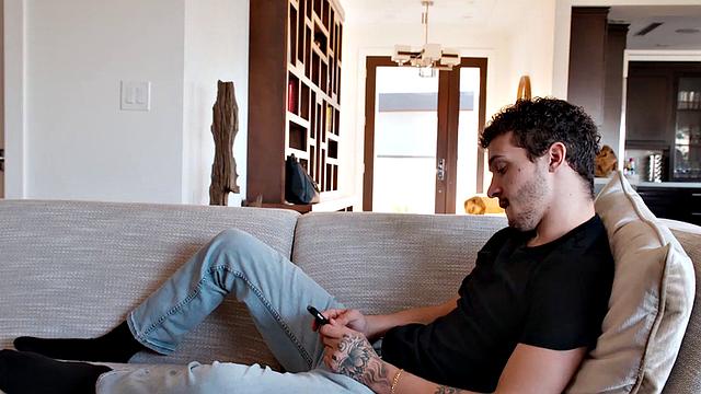 Busty MILF Sara Jay bangs son's newly single friend in her bed