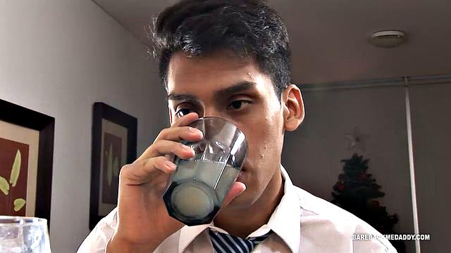 Андрес застал Алехо в кровати и сразу влез в тусовку