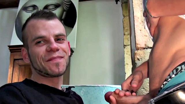 Outdoor blowjob with amateur europeans