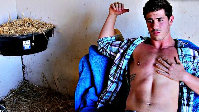 Hunky amateur farmer jerks his rod for jizz explosion