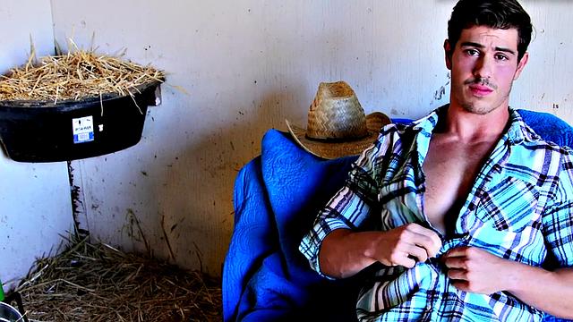 Hunky amateur farmer jerks his rod for jizz explosion