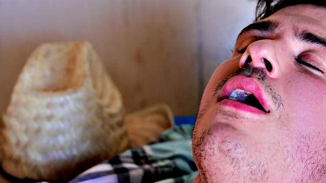 Hunky amateur farmer jerks his rod for jizz explosion