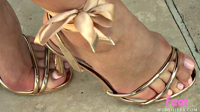 Footlicked babe penetrated by BF