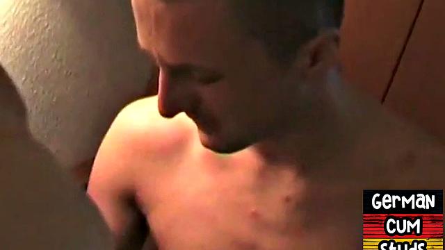 Real German stud barebacked in a home 3way while sucking