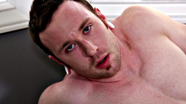 Muscular amateur sprays cum after solo masturbating