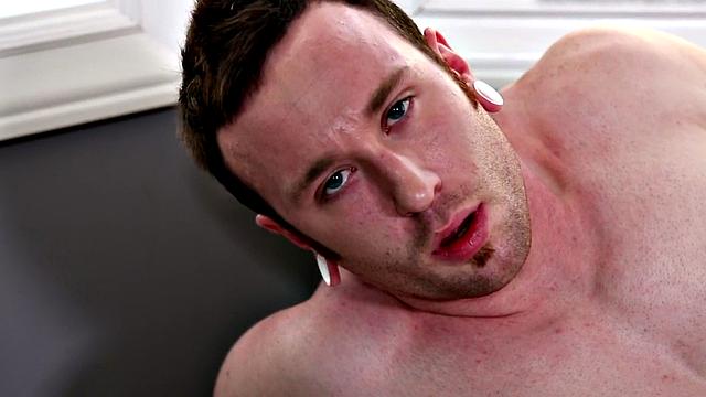 Muscular amateur sprays cum after solo masturbating