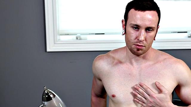 Muscular amateur sprays cum after solo masturbating