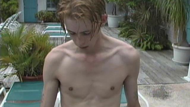 Трое взрослых парней жадно трахаются на природе и не могут остановиться