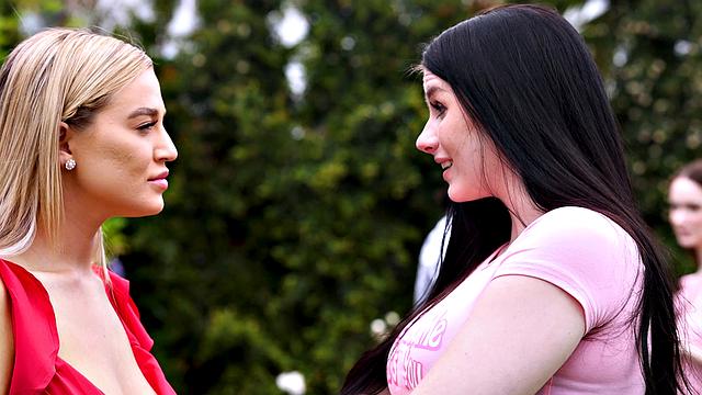 жаркое признание перерастает в дикий групповуху