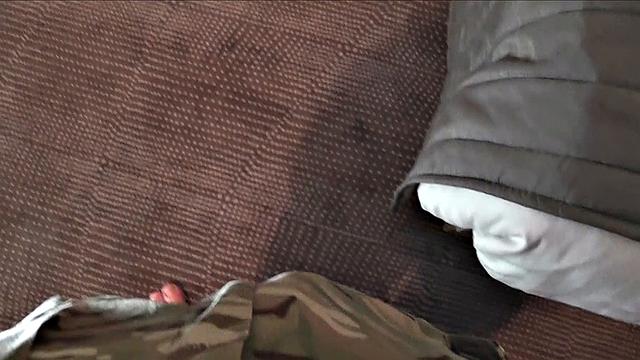 татуированная армейская сучка с жирной задницей получает по полной