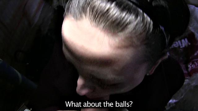 студентка с тату катается на члене незнакомца за деньги в машине