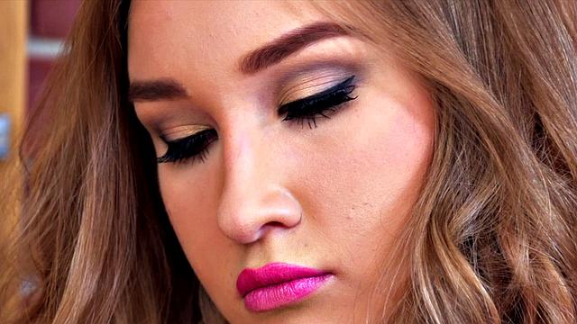 Cheryl Blossom: Boobs-A-Poppin' Top Droppin'