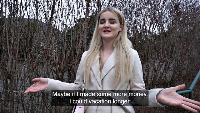 пышка с роскошной жопой орет, когда белый член рвет ей мокрую киску