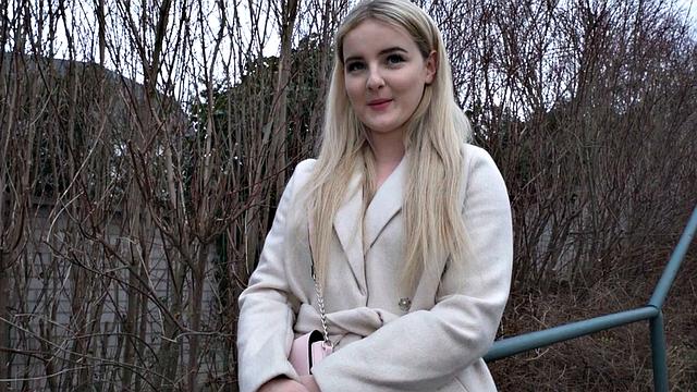 Bigbooty bae fucked by big white dick in wet hole