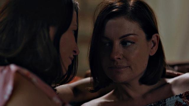 Lesbian milf seducing gf into oral sex before strapon fucking