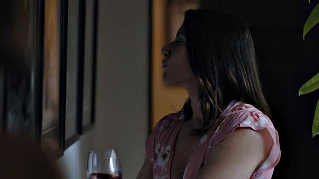 Lesbian milf seducing gf into oral sex before strapon fucking