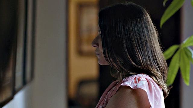 Lesbian milf seducing gf into oral sex before strapon fucking