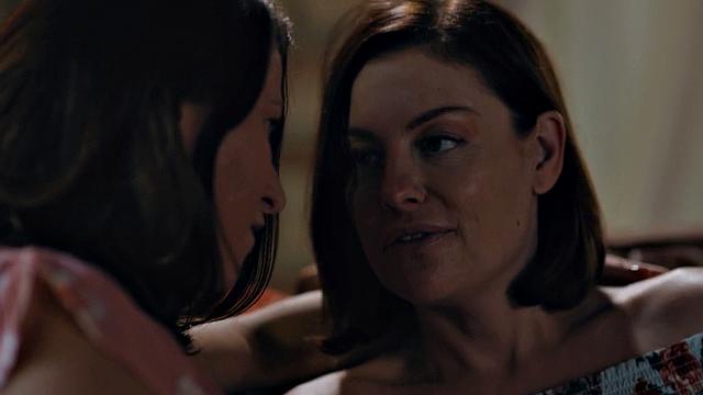 Lesbian milf seducing gf into oral sex before strapon fucking